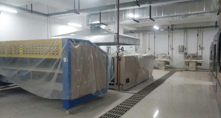 酒店使用電蒸汽發(fā)生器進(jìn)行床品的消毒殺菌，保障衛(wèi)生
