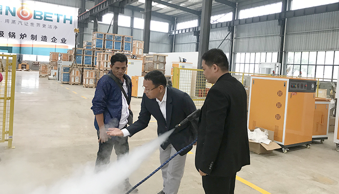 客戶實地考察電蒸汽發(fā)生器蒸汽洗車