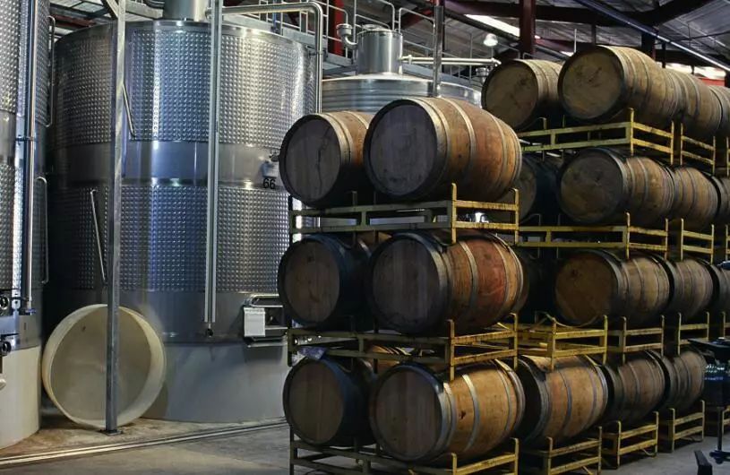 不同的酒廠相同的釀酒設備:食品加工蒸汽發(fā)生器 不同的酒廠相同的釀酒設備:食品加工蒸汽發(fā)生器