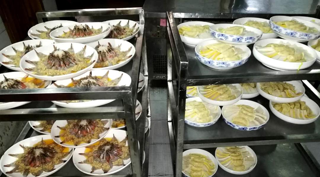 諾貝思燃油蒸汽發(fā)生器配套酒店廚房蒸飯車海鮮蒸柜案例 諾貝思燃油蒸汽發(fā)生器配套酒店廚房蒸飯車海鮮蒸柜案例